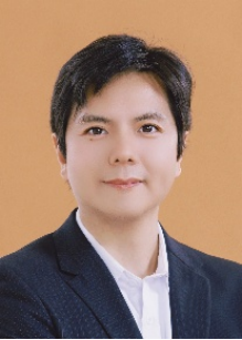 何小伟